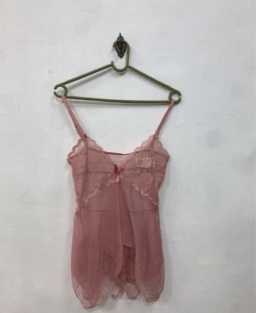 Rosa Spitzenbesatz-Top mit Schleifendetail