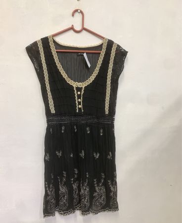 VILA Schwarzes Kleid mit Spitzenbesatz