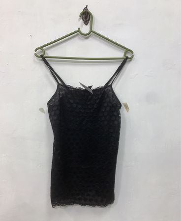 Nächstes schwarzes Spitzen-Camisole-Top