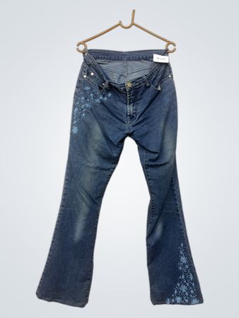 Blaue Flare-Jeans mit floralem Stickerei