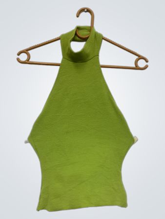 Grünes Neckholder-Top