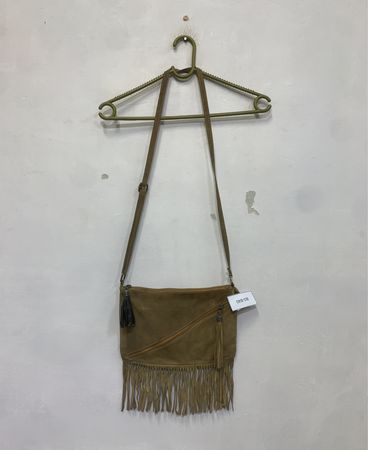 Wildleder-Crossbody-Tasche mit Fransen