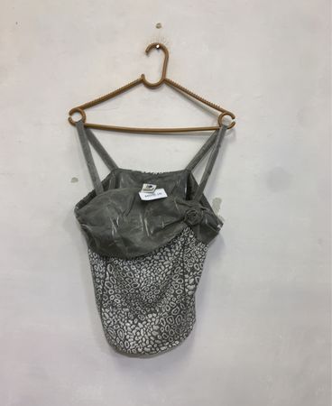 Günbeyi Fashion Graues und Weißes Gemustertes Oberteil