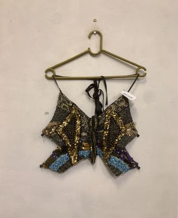 Top à sequins en papillon