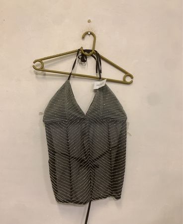 Top à col halter avec des détails en sequins