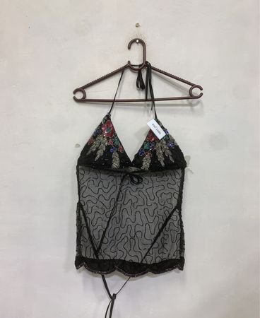 Top halter à perles noires
