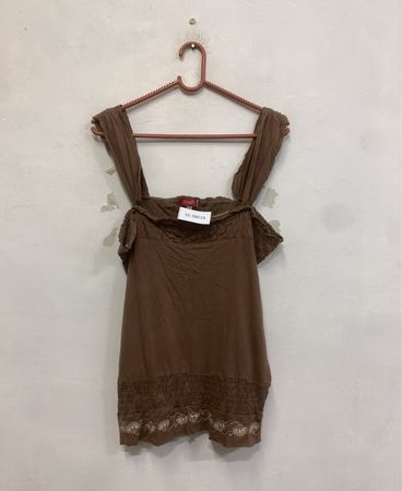 Elegantes braunes Smock-Top