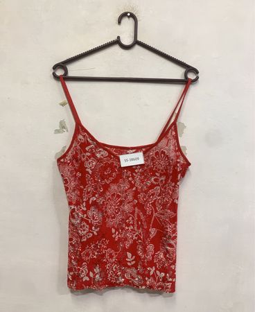 Rotes Blumendruck-Camisole