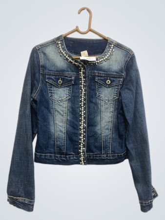 Denimjacke mit Perlenverzierungen