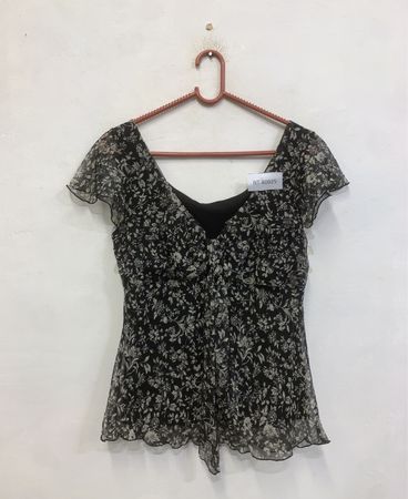 Schwarze Bluse mit floralem Druck