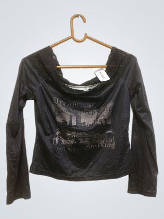 Schwarzes Langarmtop mit grafischem Druck