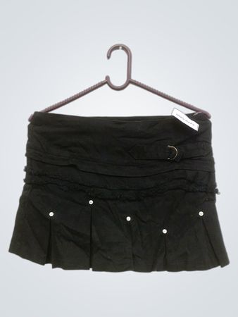INSIDE black pleated mini skirt