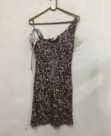 Pailletten-Ein-Schulter-Kleid