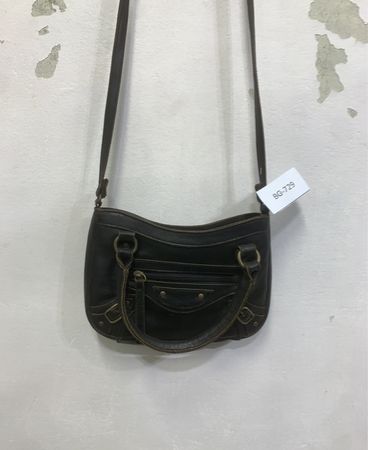 Dunkelbraune Handtasche mit Schulterriemen