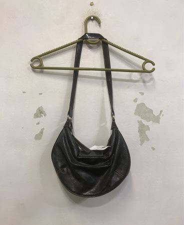 Schwarze Handtasche mit Schnalle