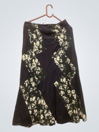 Schwarzer Blumen-Patchwork-Maxikleid