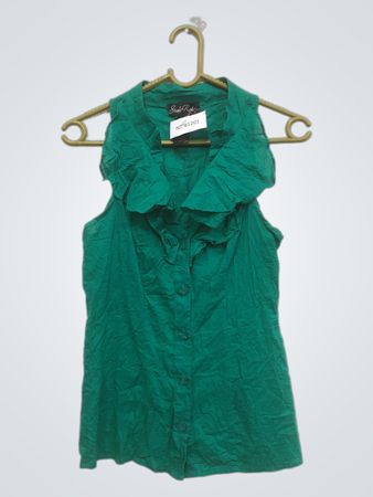 Grüne ärmellose Volantbluse
