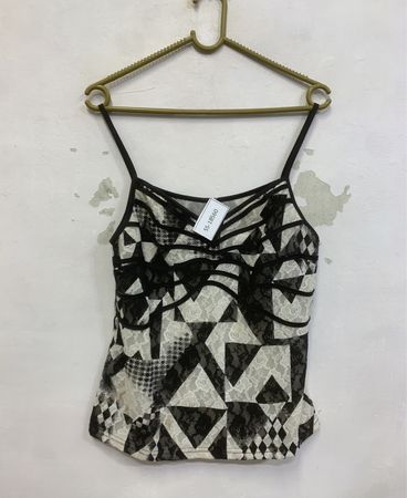 Schwarz-weißer geometrischer Muster-Top