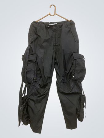 Schwarze Cargo-Hosen mit mehreren Taschen