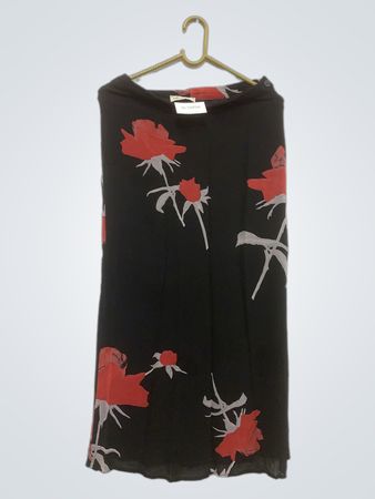 Vittoria Davoli Schwarzer Rock mit roten Rosen