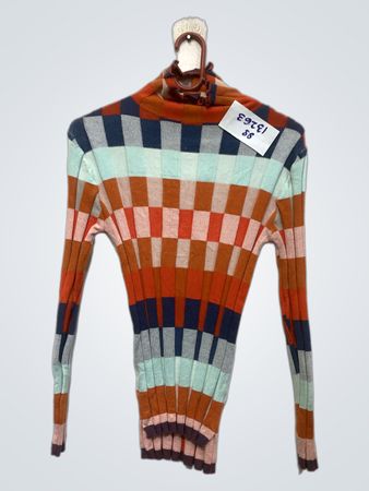 Gestreifter Rollkragenpullover mit Schachbrettmuster