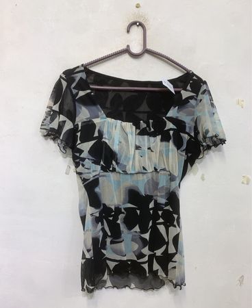 Durchsichtige Bluse mit abstraktem Muster