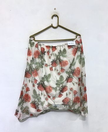 Transparenter Rock mit Blumenmuster