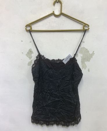 Schwarzes Trägertop mit Spitze