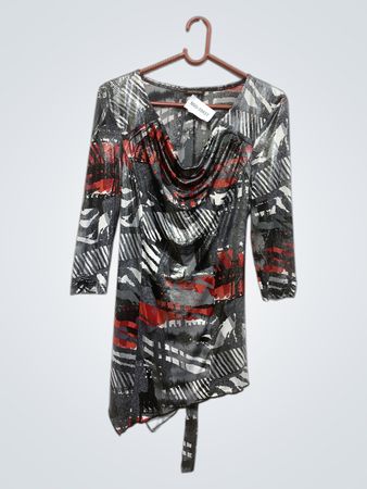 EMOTIONS Damen grau rot schwarz abstrakter Druck Wasserfall-Ausschnitt Kleid