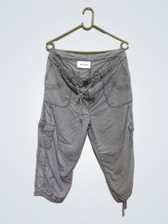 Graue Cargo-Capricks