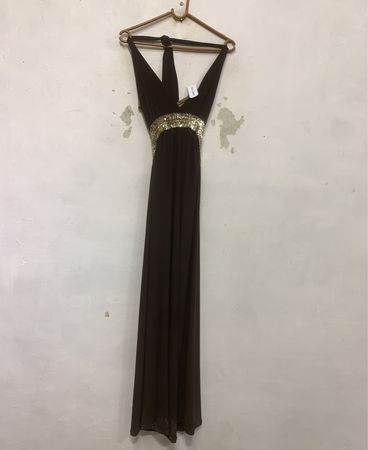 Braunes Halterneck-Maxi-Kleid mit goldenen Paillettenverzierungen