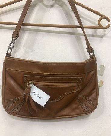 Braune Leder-Schultertasche mit Nieten