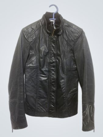 Schwarze Lederjacke