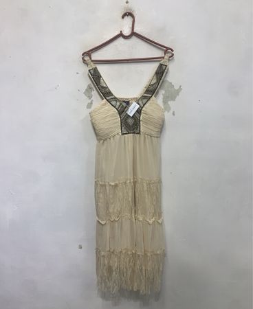 FULL Damencreme mit Perlen und Spitze gestuftes Maxi-Kleid