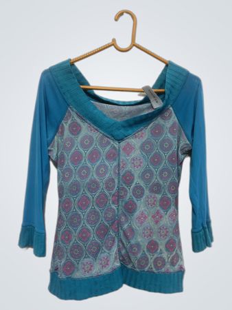 Blau- und rosa gemustertes V-Ausschnitt Langarmshirt