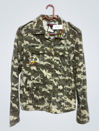 Rosa Camouflage Jeansjacke mit Verzierungen