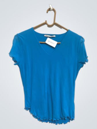 Chantal dellarra blaues V-Ausschnitt Kurzarmtop mit gerafftem Saum und Ärmeln