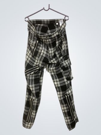Schwarz-weiße karierte Cargo-Hosen mit Reißverschlüssen