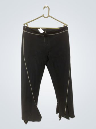 INDIES Schwarze Hose mit weißer Naht und Rüschensaum