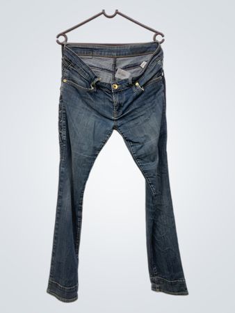 Blaue Jeans mit NP-2565 Etikett