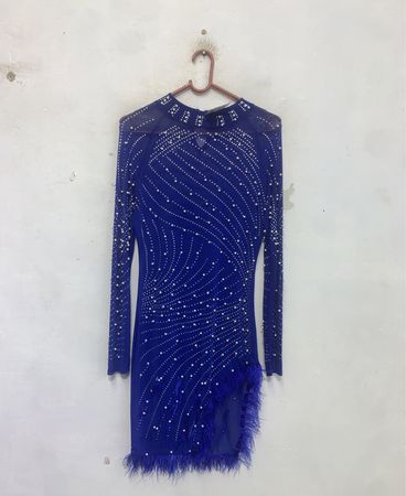Blaue Netz-Strass-Federkleid