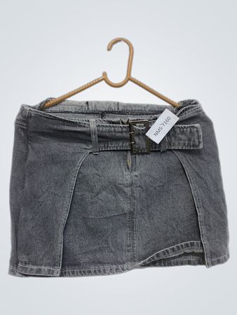 Grauer Denim-Minirock mit Gürtel