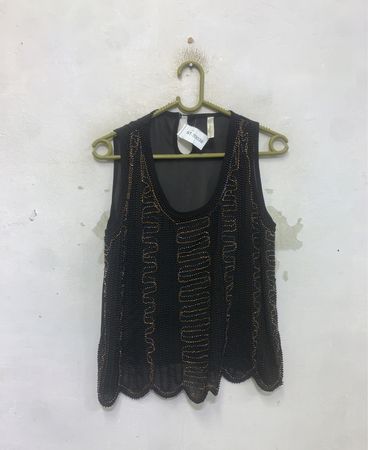 Budrys schwarzes Perlen-besticktes ärmelloses Top