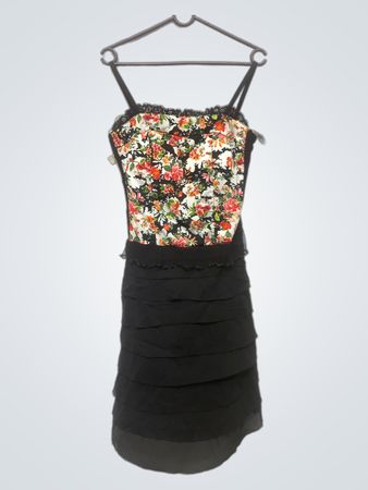 Blumenkleid mit gestuften Volants in Schwarz