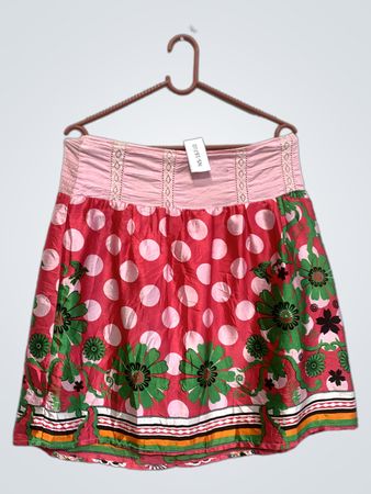 Röcke mit pinken Polka-Dots und Blumenmuster