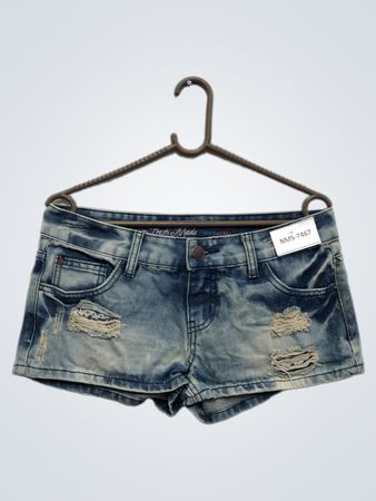 Frisch gemachte Damen Jeansshorts im Used-Look Größe S
