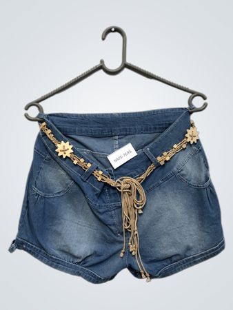 Jeansshorts mit Makramee-Gürtel