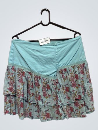 Blaue Bluse mit floralem Druck und Rüschen