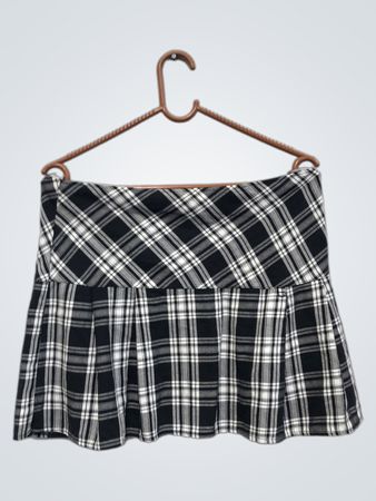 Pleats Please Schwarz und Weiß Karierter Faltenrock