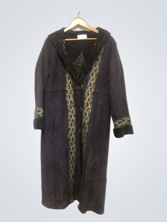 Long manteau brodé